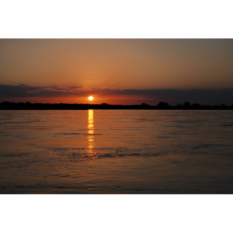 Coucher de soleil sur le fleuve en Afrique Australe