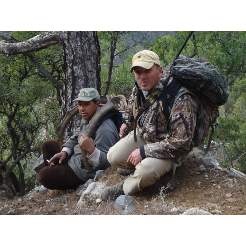 Chasseurs après la récolte d'un trophée d'Ibex en Turquie